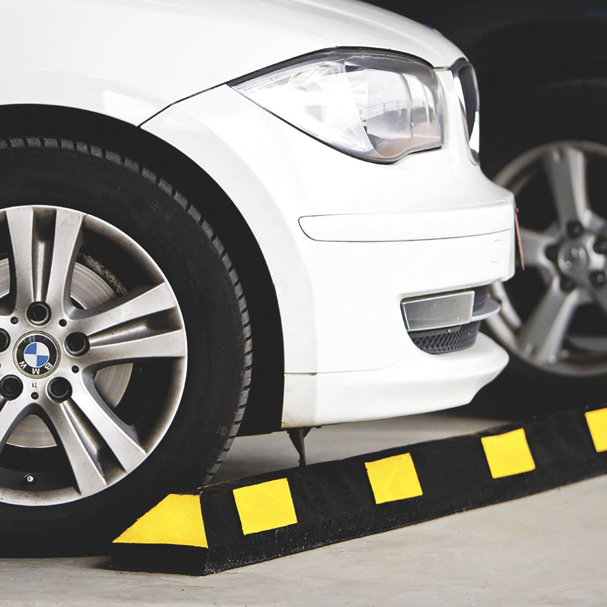 Black/Yellow Car Stop S62023