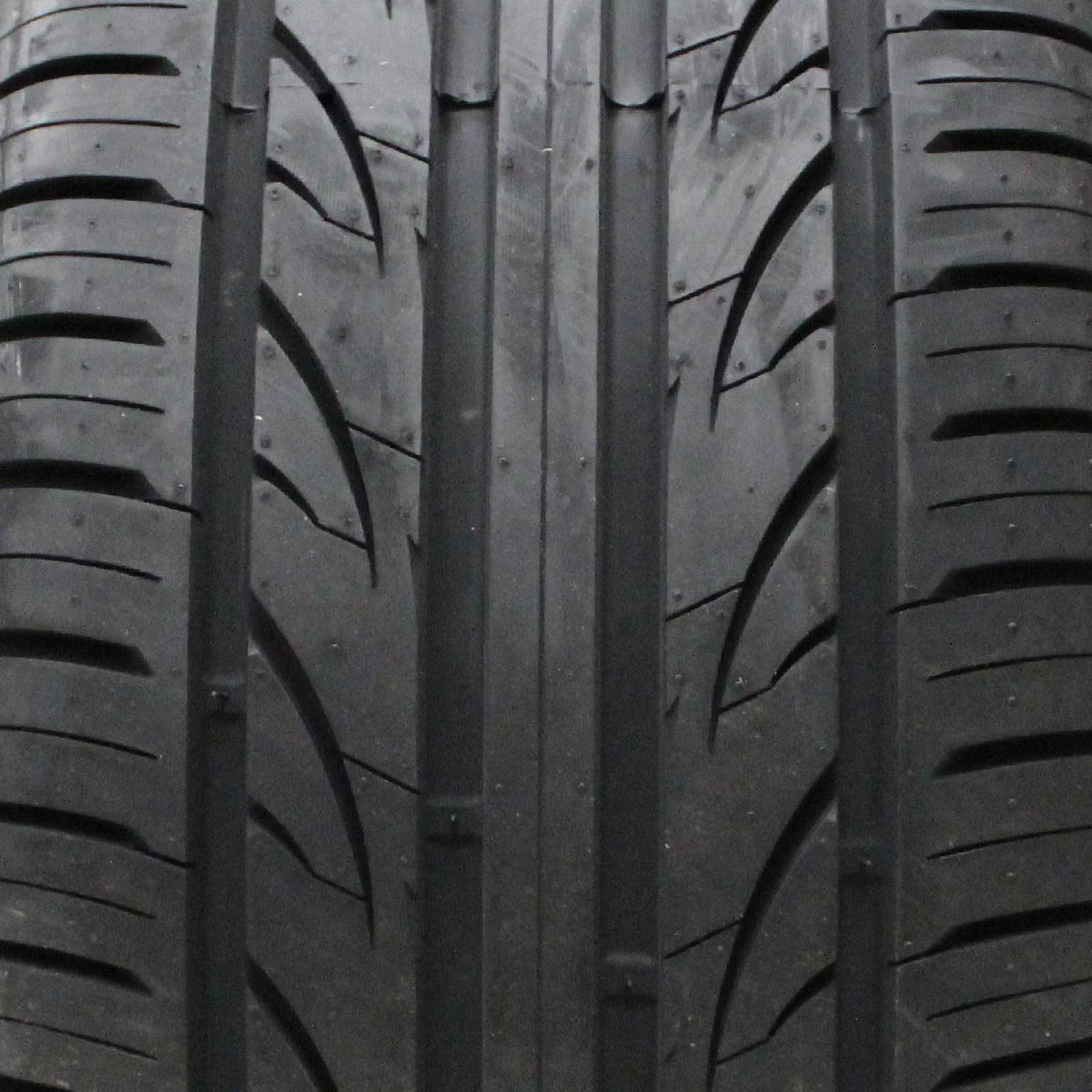 235/45ZR18 98W XL Passenger Tire L64562