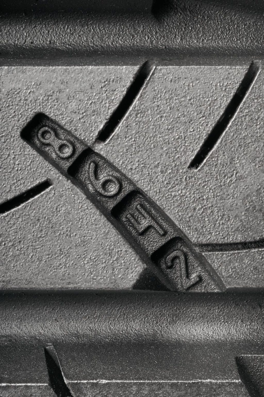 235/65R17 104H All-Season Tire F4845